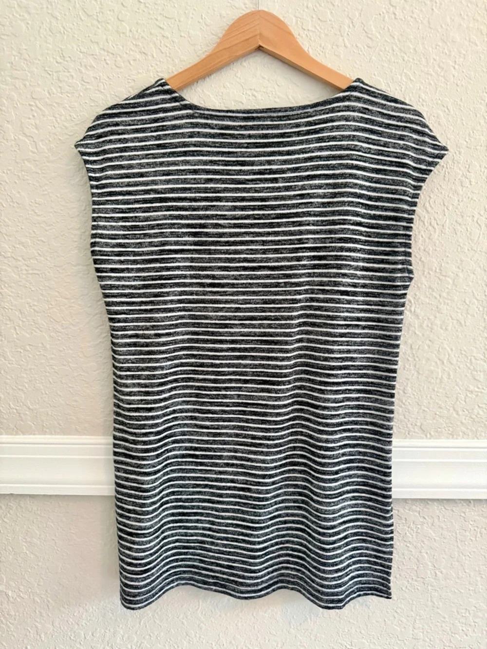 Banana Republic Black & White Striped Signature Tee | Size M - Picture 2 of 9